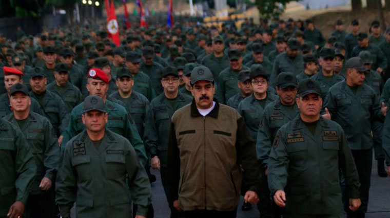 Maduro'nun yüzlerce asker ile yaptığı yürüyüş dikkat çekti